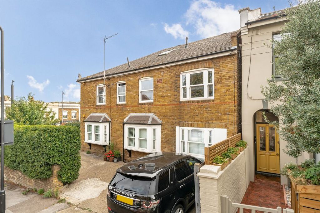 Property photo 1 of 6