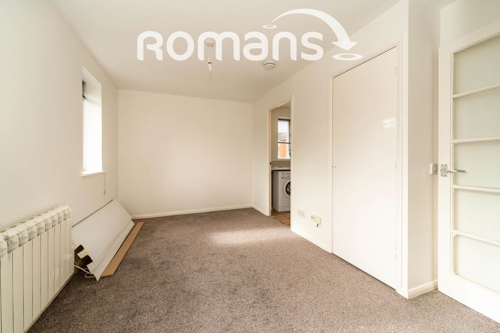 Property photo 2 of 7 89 Ascot Lounge Kitc