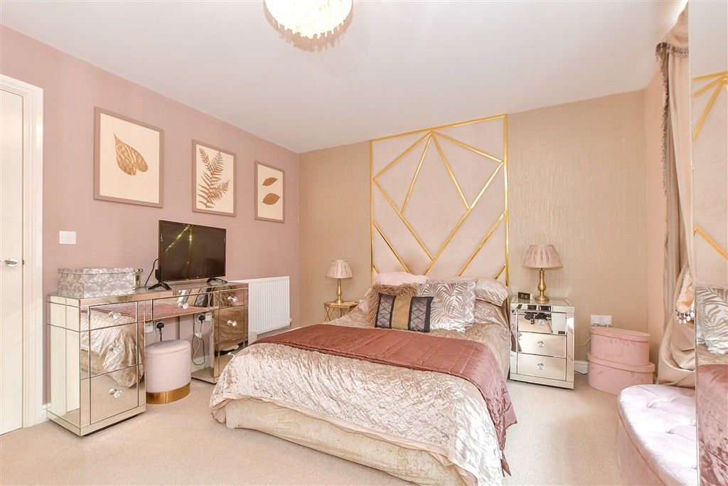 Property photo 3 of 12 Bedroom