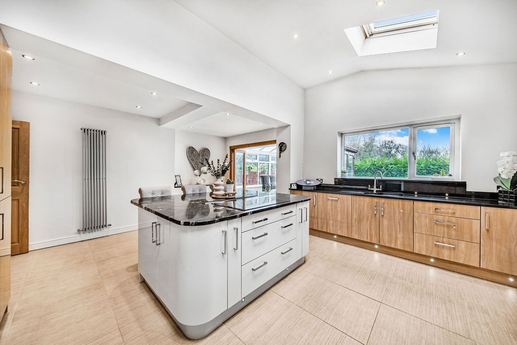 Property photo 3 of 42