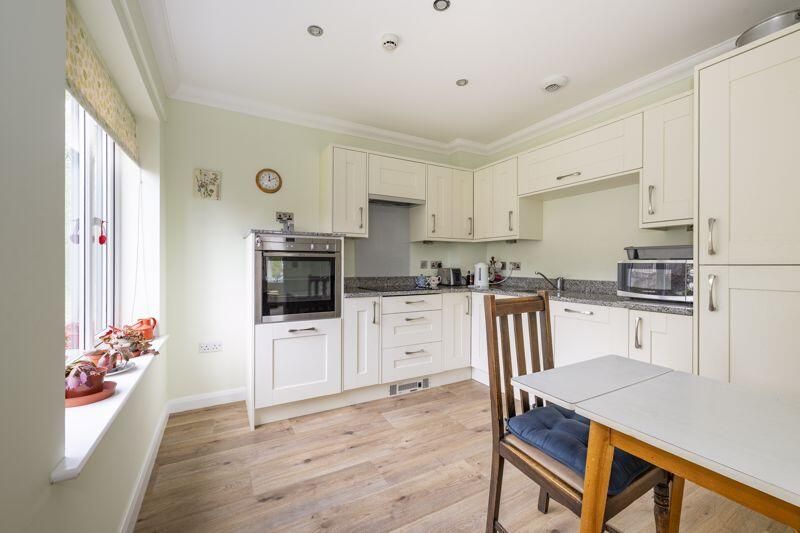 Property photo 3 of 10 Kitchen