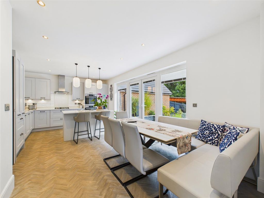 Property photo 2 of 15 Dining Kitchen