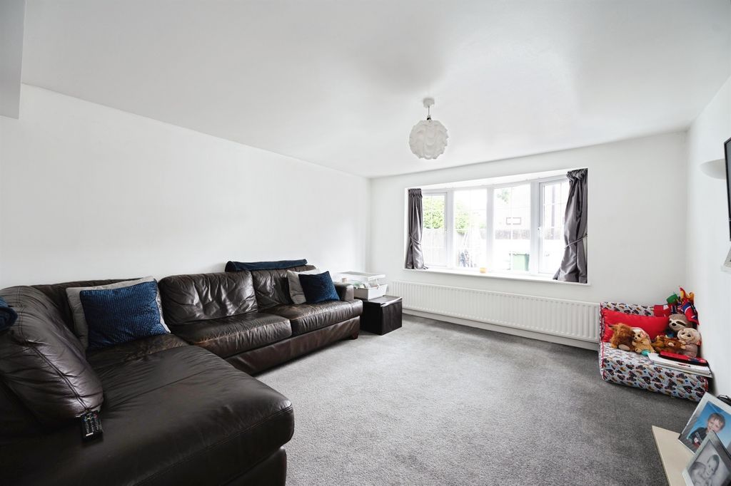 Property photo 2 of 18