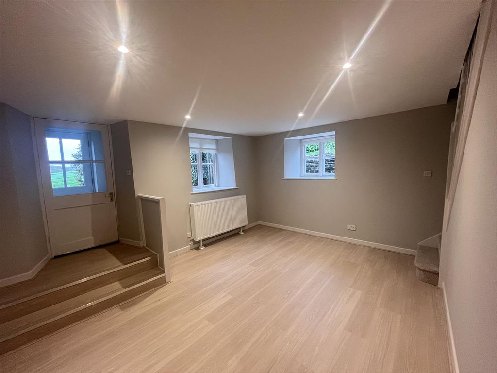 Property photo 3 of 10 Sitting Room