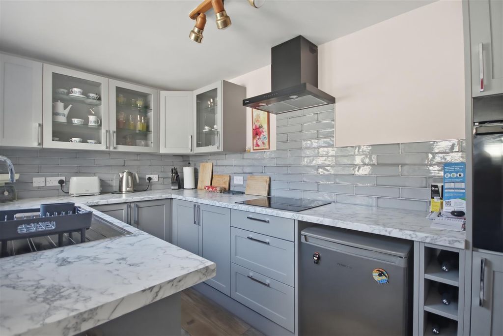 Property photo 2 of 14 Re-Fitted Kitchen