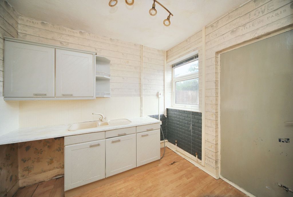 Property photo 3 of 21