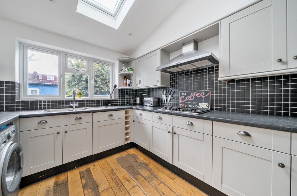 Property photo 2 of 17 1516551-26-6A9E8A...