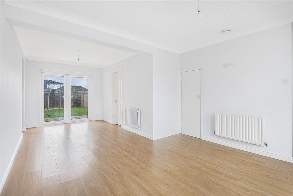 Property photo 3 of 15 10_46175.Jpg