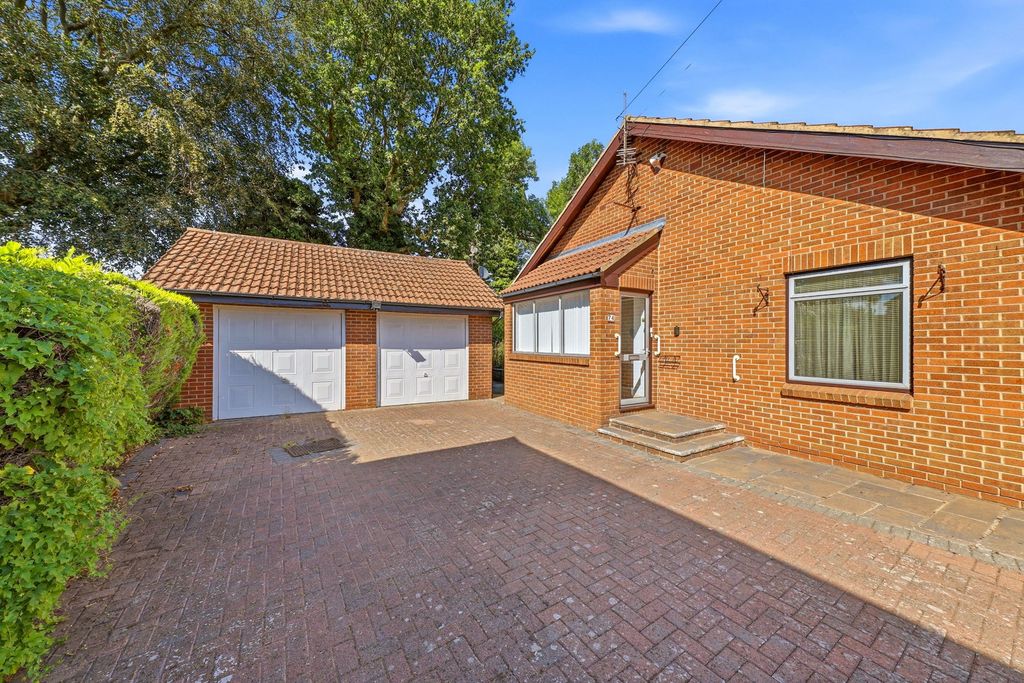 Property photo 2 of 32