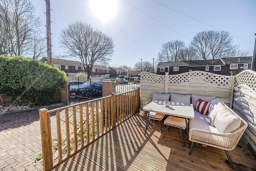 Property photo 2 of 32 Terrace / Patio