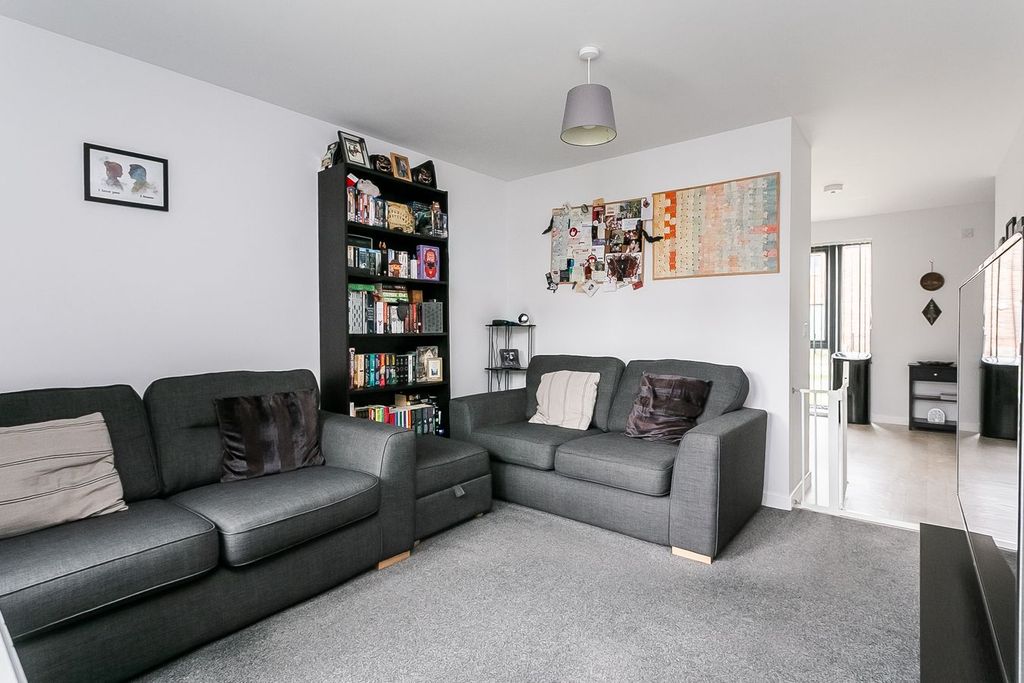 Property photo 3 of 24