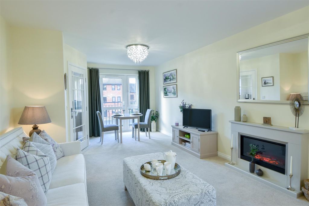 Property photo 1 of 16 Livingroom Dining