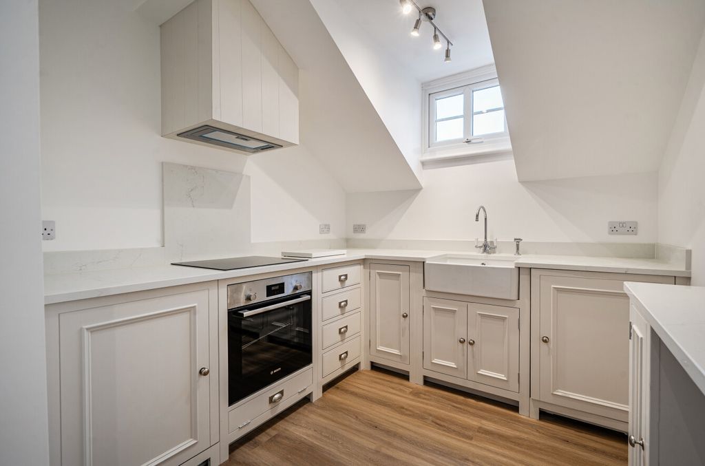 Property photo 2 of 8 1437595-7-69Ca5d2...