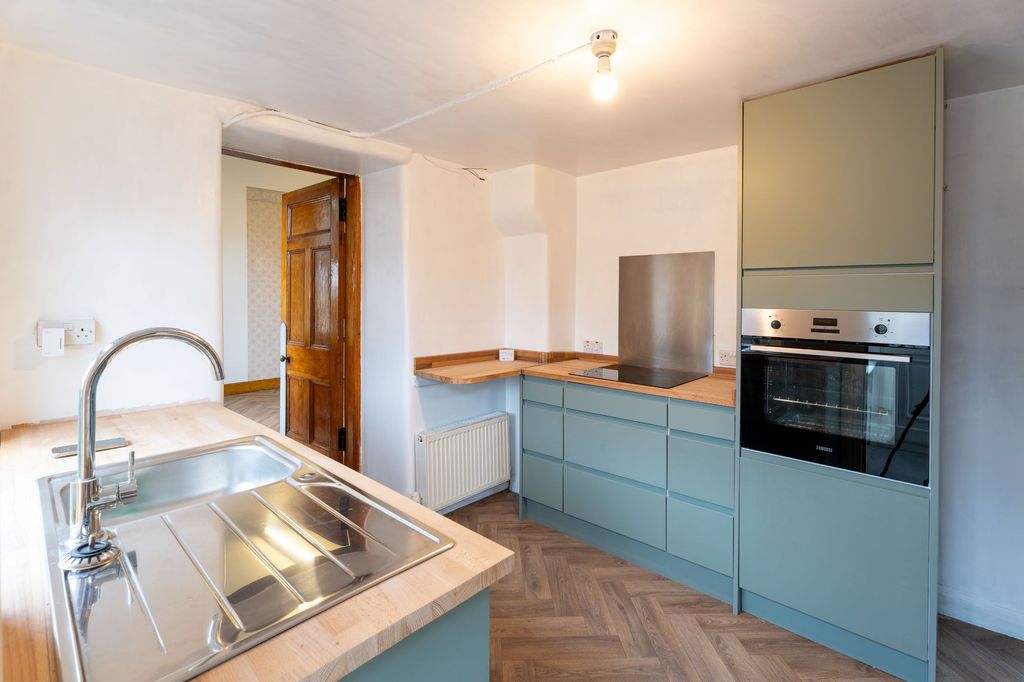Property photo 2 of 24 Kitchen