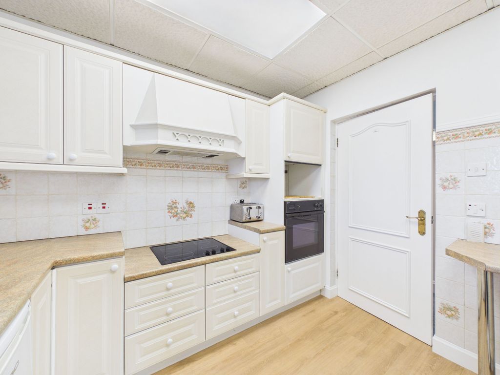Additional image 6 of 3 bed flat for saleRedcliffe Court, Marine Drive, Preston TQ3