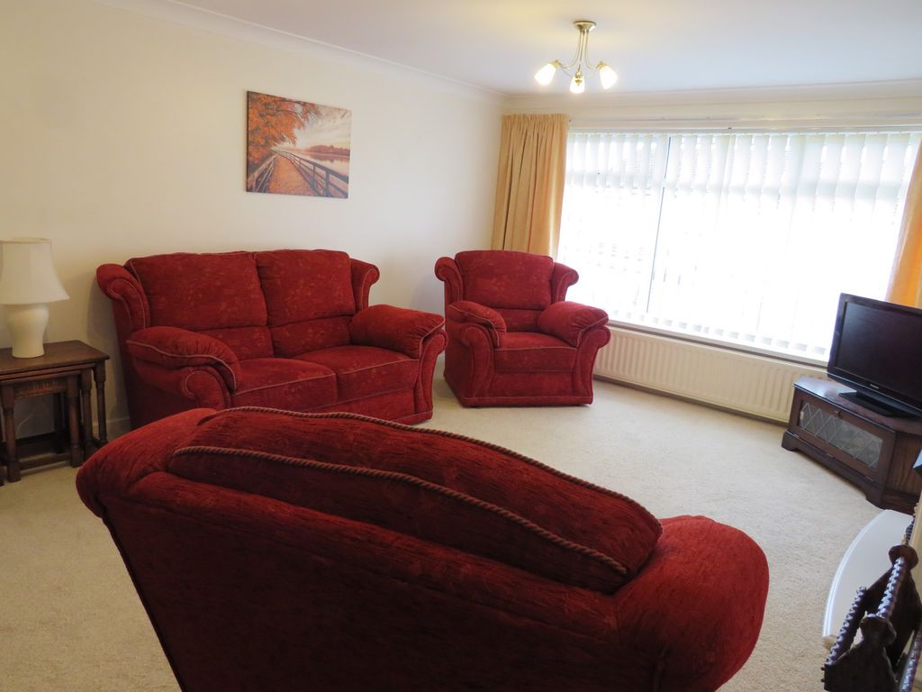 Property photo 2 of 11 Lounge