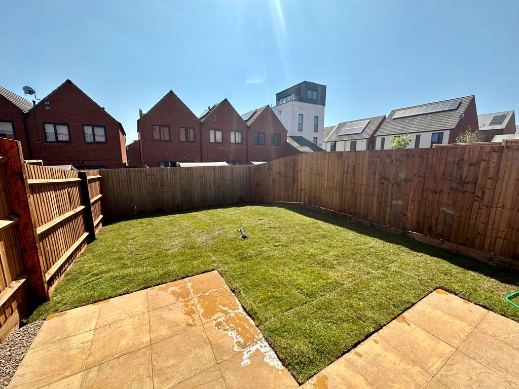 Property photo 2 of 13 Garden