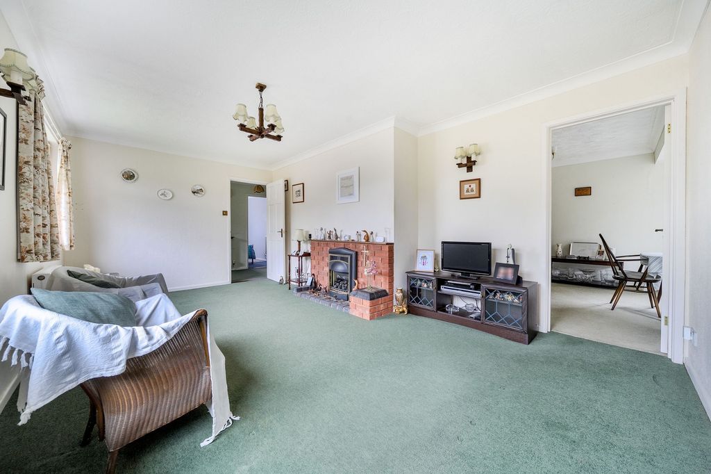 Property photo 3 of 27