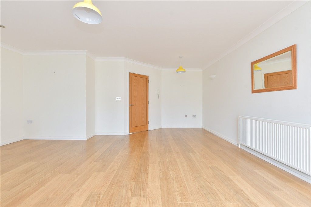 Property photo 1 of 18 Lounge/Diner