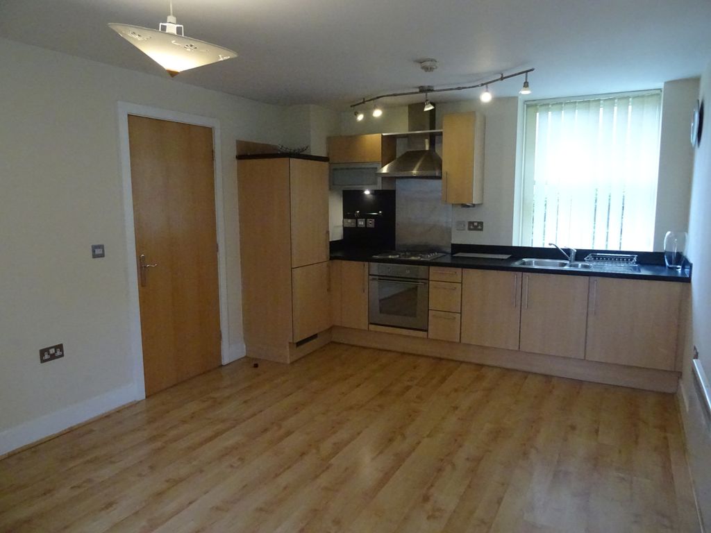 Property photo 2 of 8 Kitchen/ Living