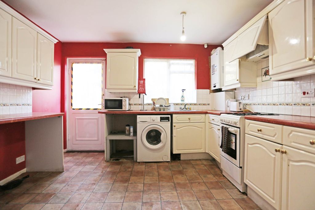 Property photo 2 of 9