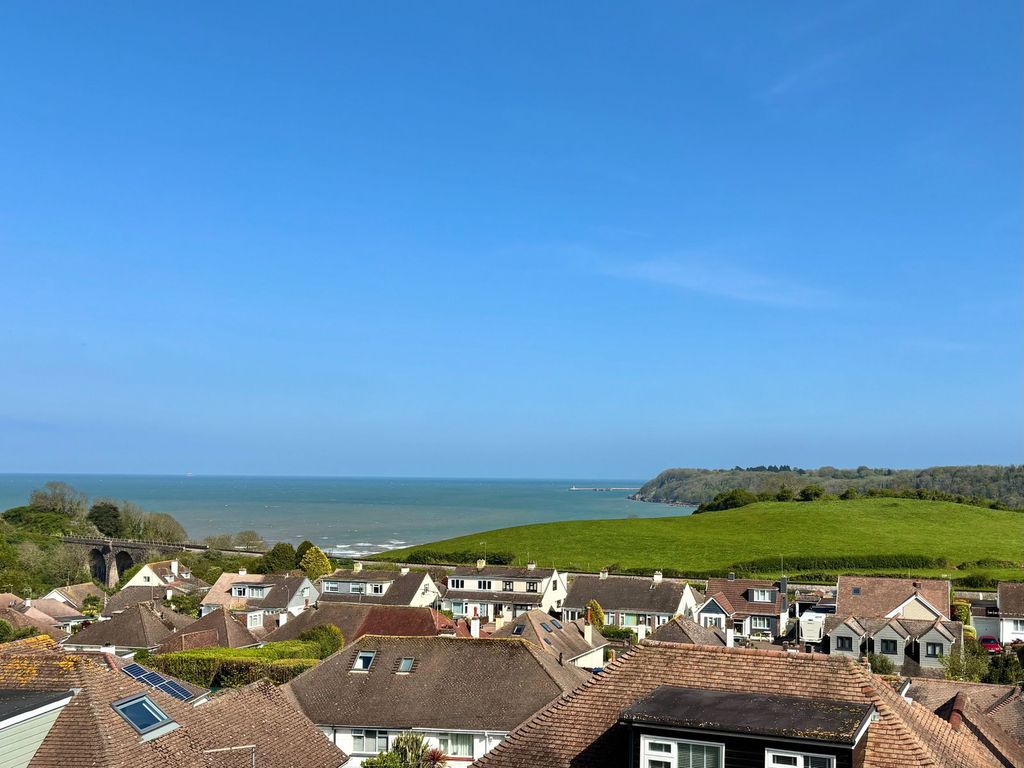 Property photo 2 of 32