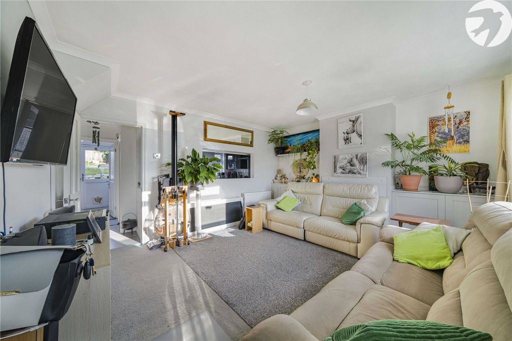 Property photo 2 of 33 Living Room