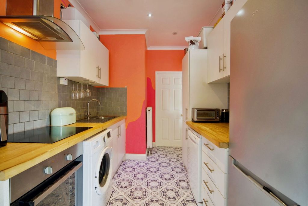Property photo 2 of 21 Kitchen