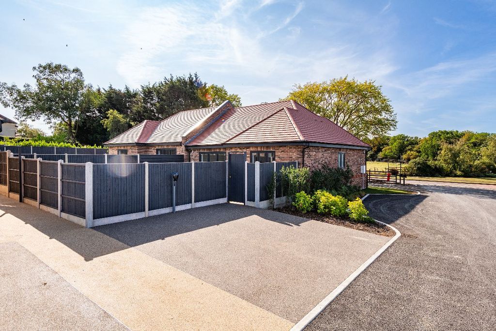 Property photo 3 of 27