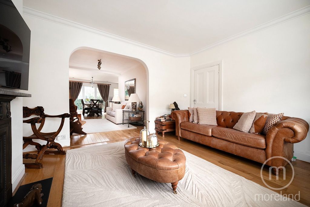 Property photo 2 of 15 4912865