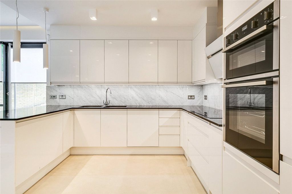 Property photo 2 of 24