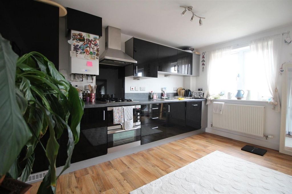 Property photo 3 of 15 11.Jpeg