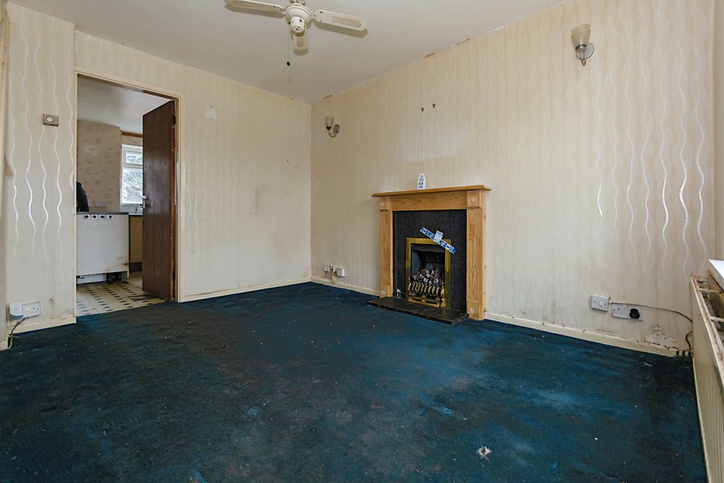 Property photo 2 of 14 Lounge