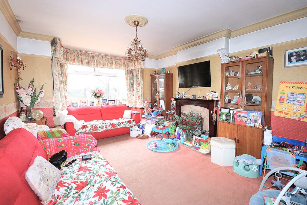 Property photo 3 of 18