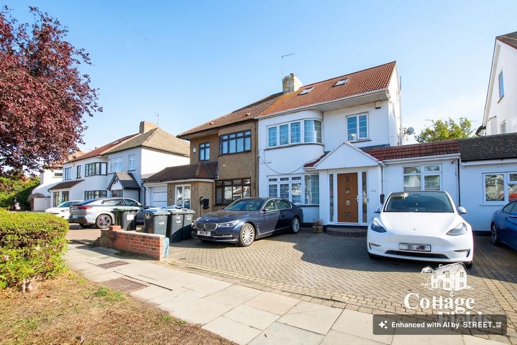 Property photo 1 of 31