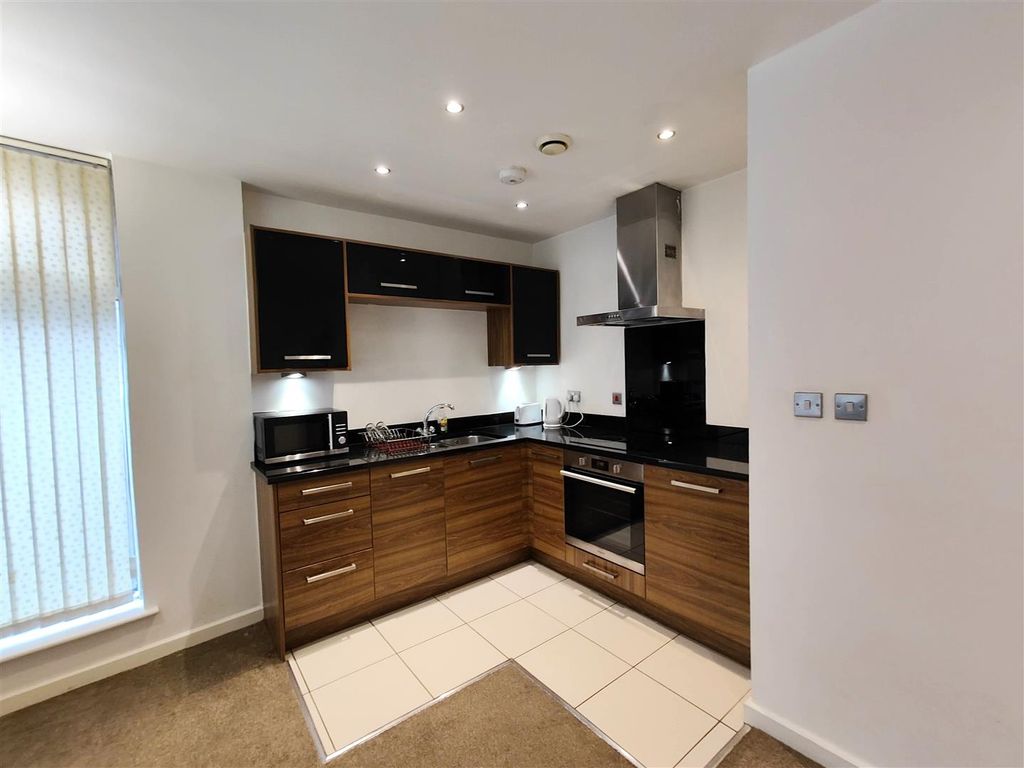 Property photo 2 of 8 Kitchen