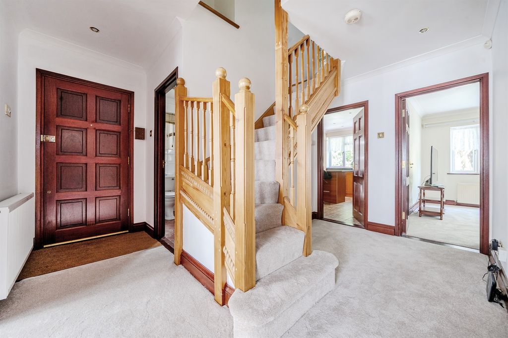 Property photo 3 of 13