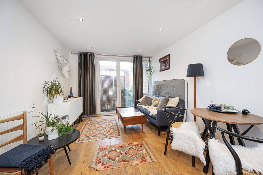 Property photo 2 of 11