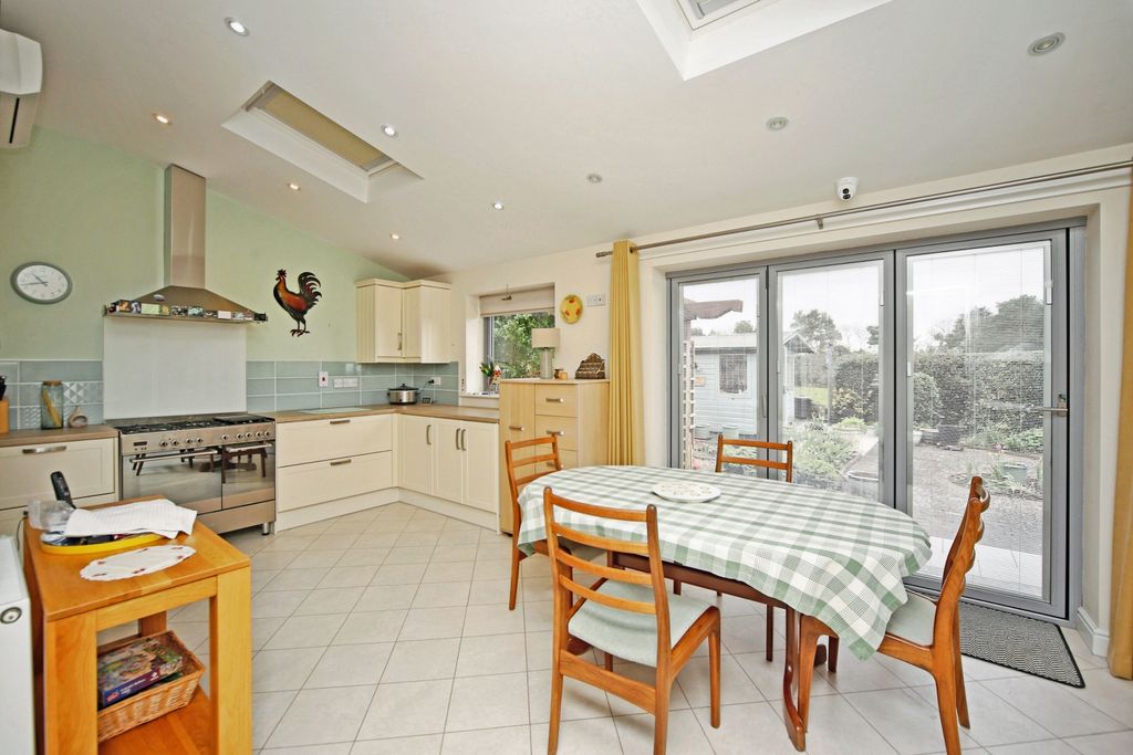 Property photo 3 of 27 Kitchen Diner