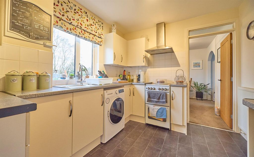 Property photo 3 of 12 Moore Road 4.Jpg