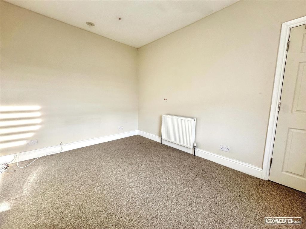 Property photo 2 of 16 Bright And Spacious Neutral Bedroom With Carpet...