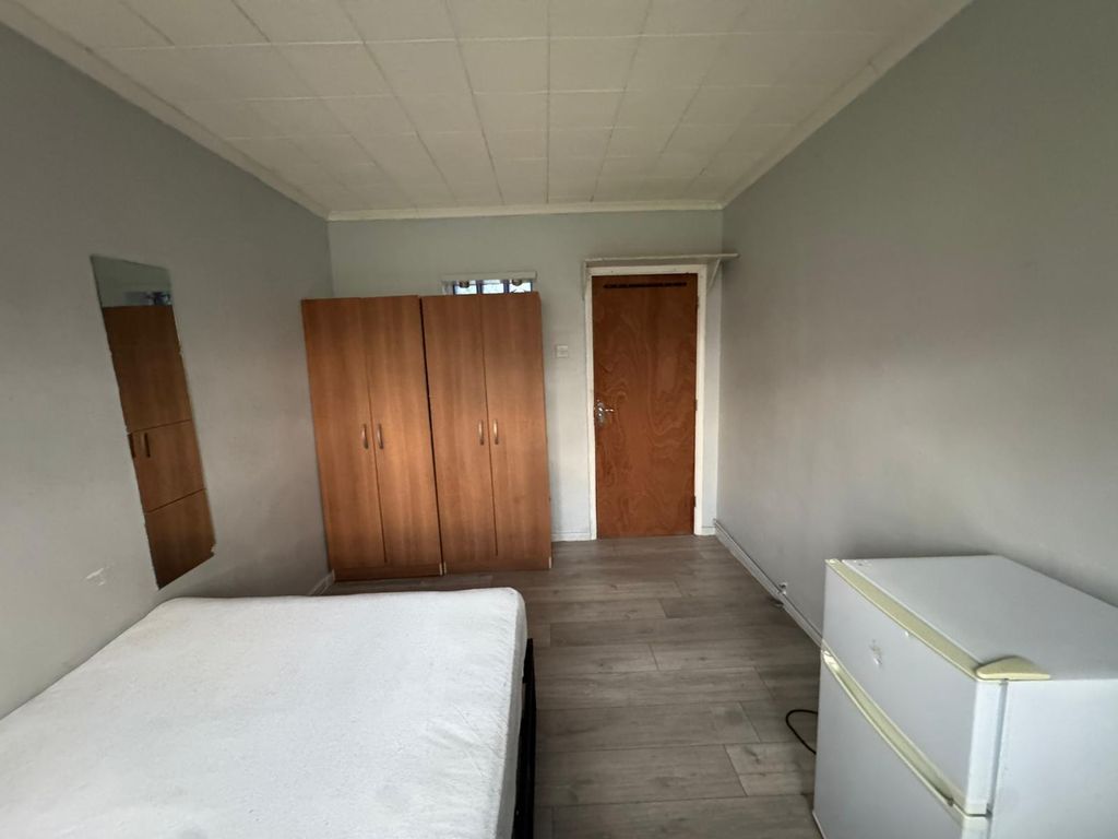 Property photo 1 of 2