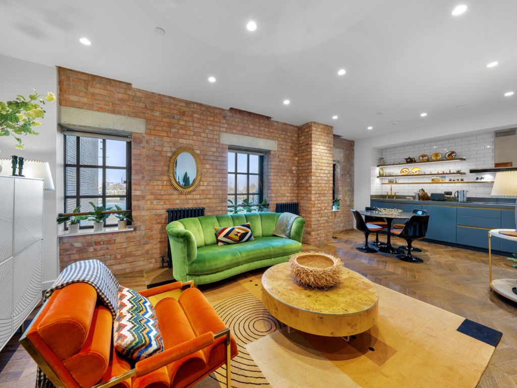 Property photo 2 of 25