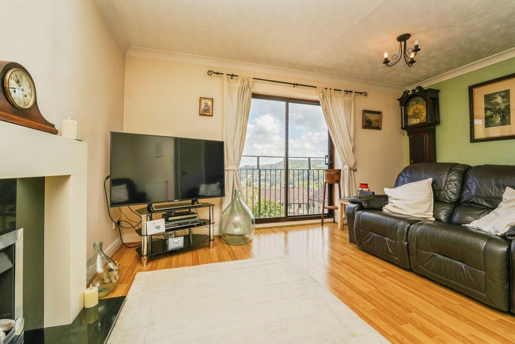 Property photo 3 of 17 Pbox-Img.Jpg