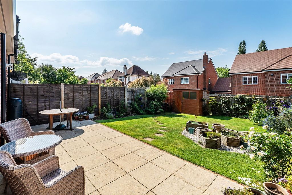 Property photo 2 of 13 15-Hartfield-Road-20.Jpg