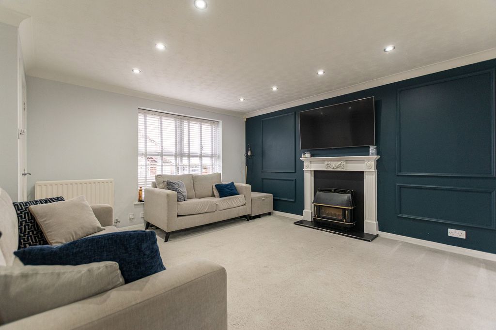 Property photo 3 of 27