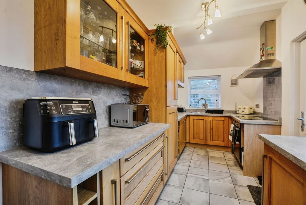 Property photo 3 of 20