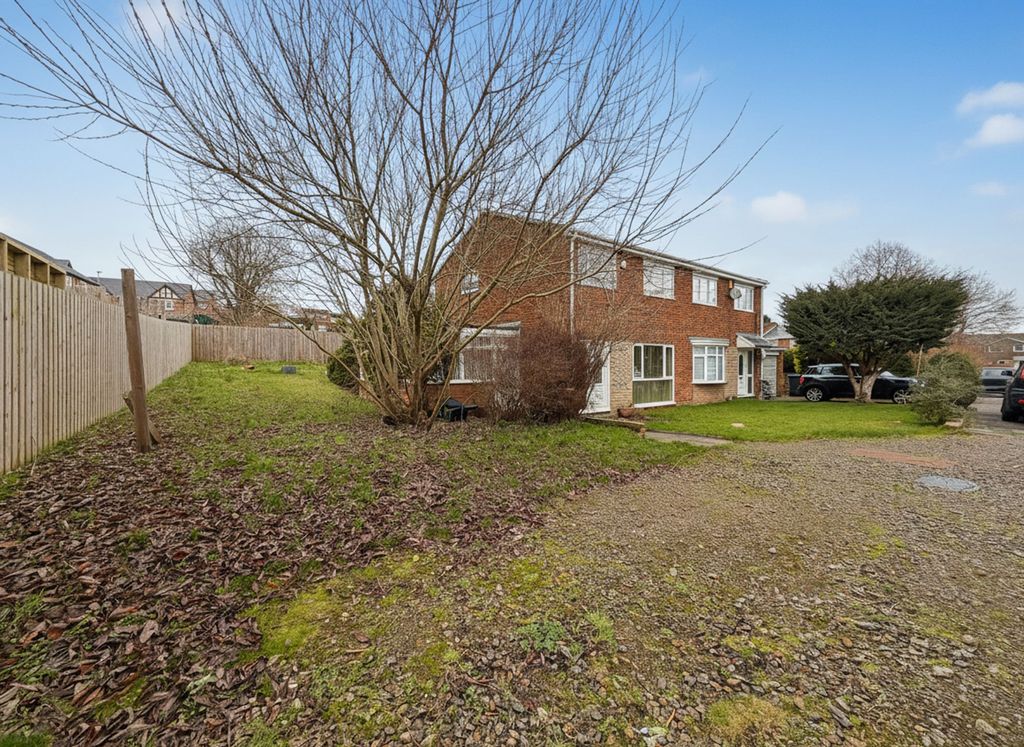 Property photo 2 of 17 Hebden Avenue