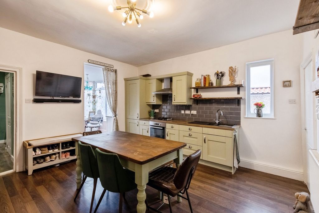Property photo 3 of 15 Kitchen/Dining Room