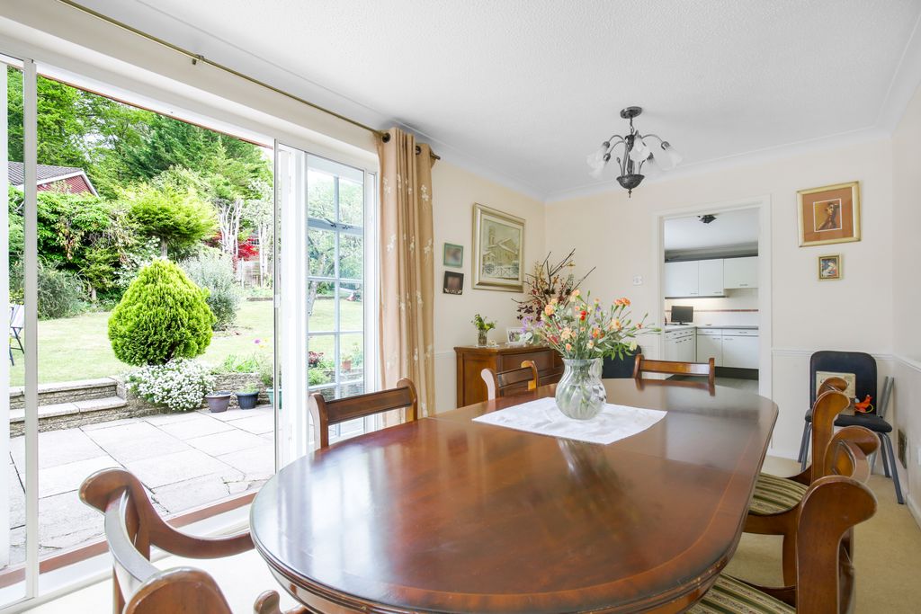 Property photo 3 of 27 1697665535 - 1 Boxford Close, Cr2 - 21
